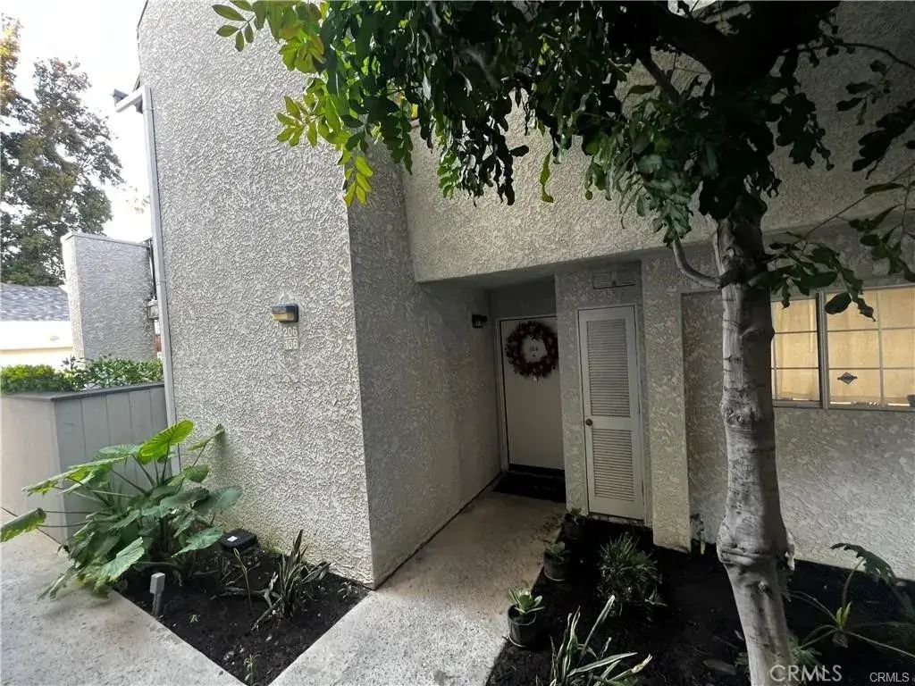 20155 Keswick Street 106, Winnetka