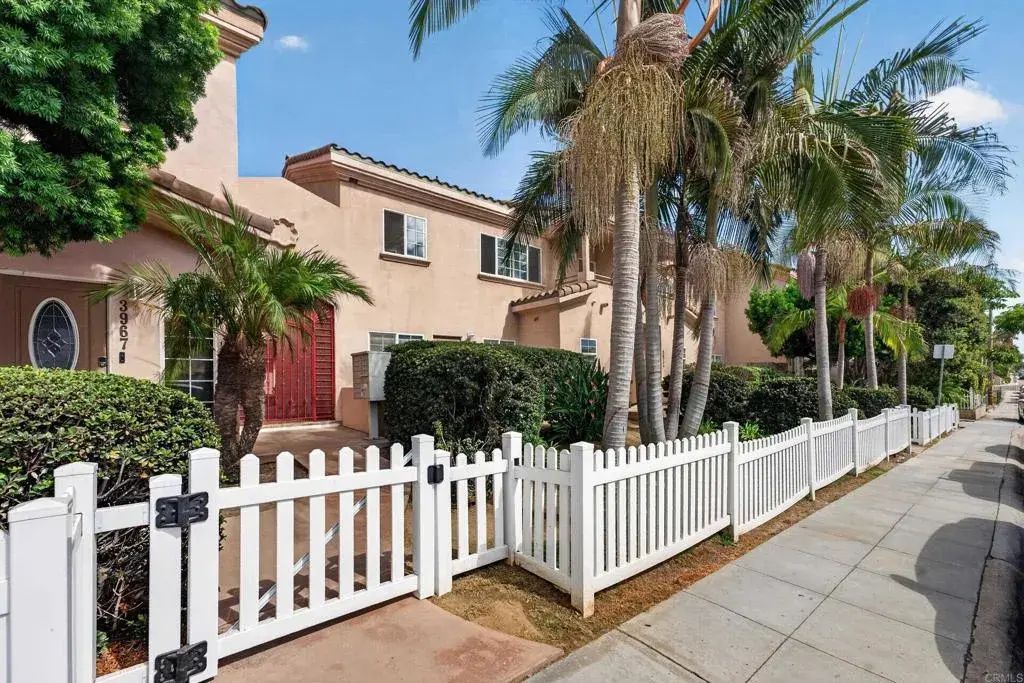 3951 Riviera Drive, 