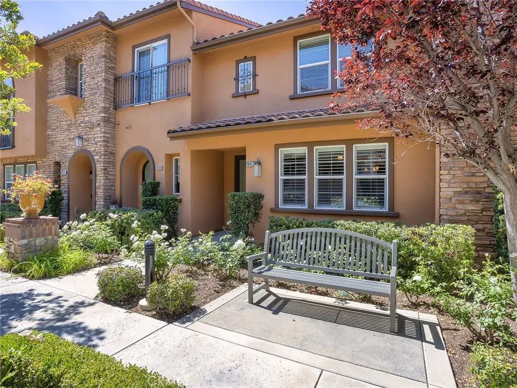 28457 Herrera Street, Valencia
