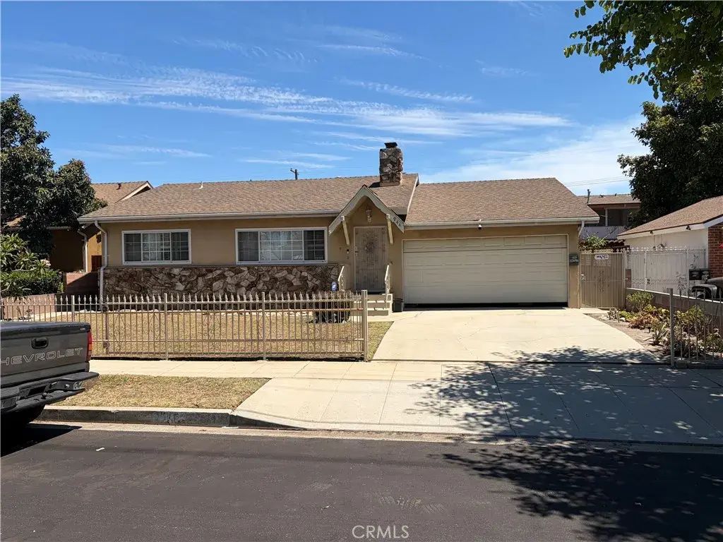 944 Kenwood, Inglewood