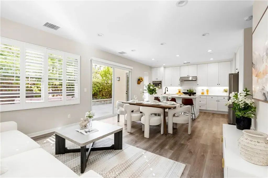 85 Kestrel, Irvine
