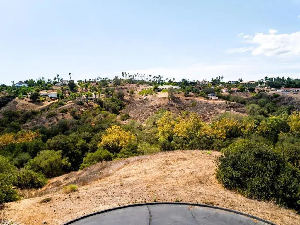 Calle Dos Lomas, Fallbrook