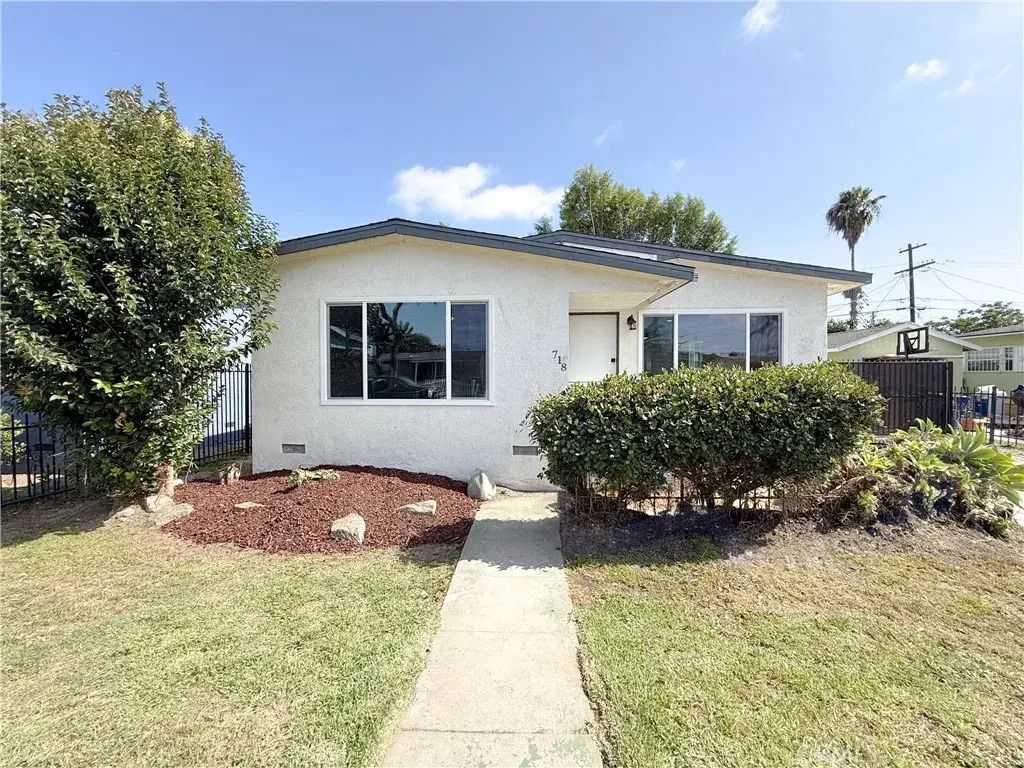718 E 103rd Place, Los Angeles