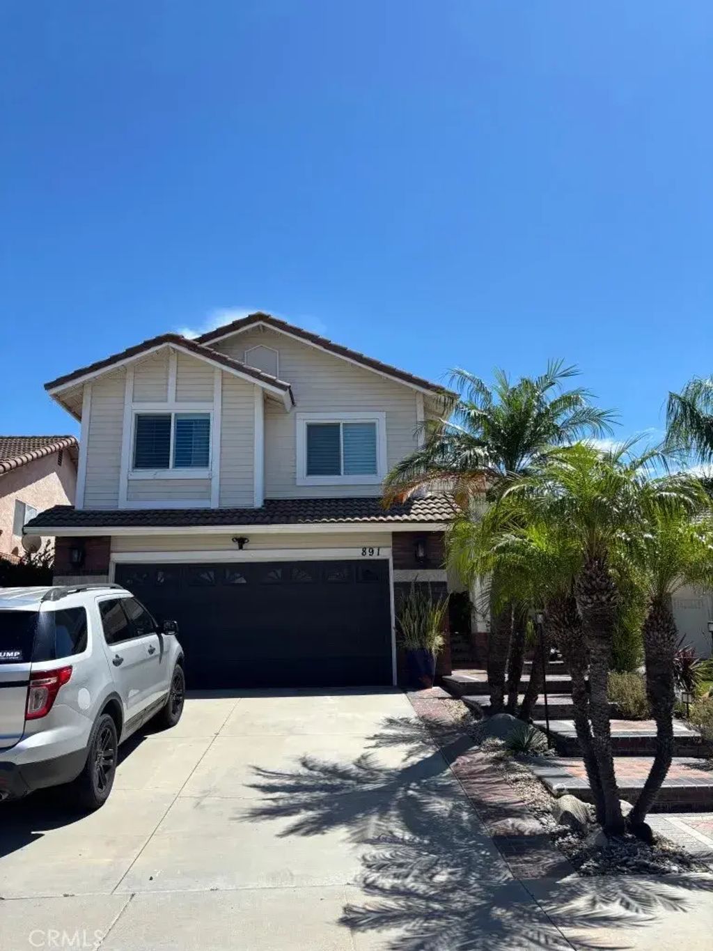 891 Hedges, Corona