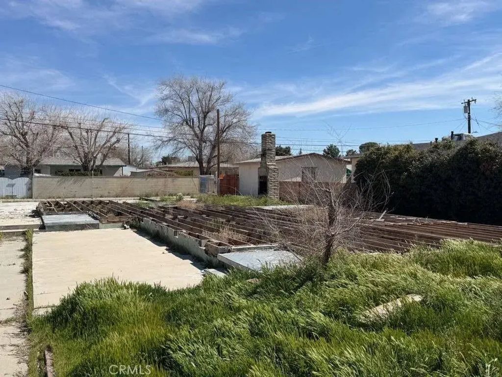 45356 10th Street West, Lancaster