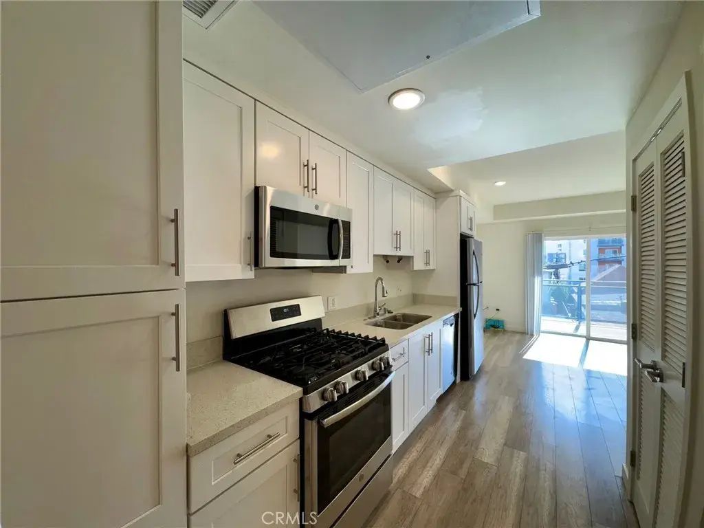 1025 S Berendo Street 407, Los Angeles