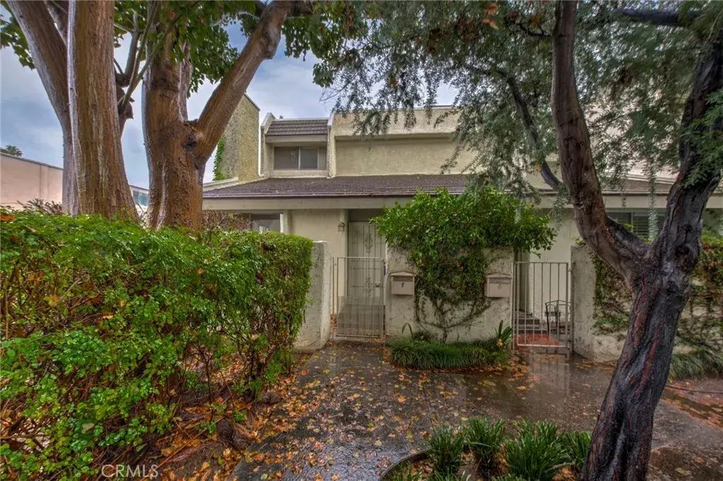 11786 Moorpark Street F, Studio City