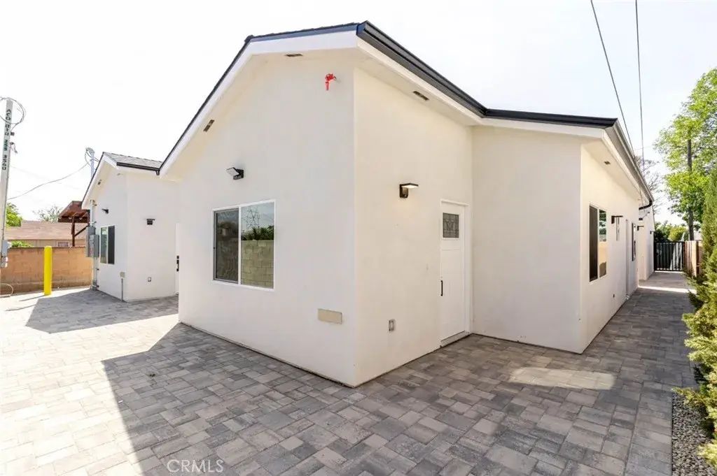11939 Burton, North Hollywood