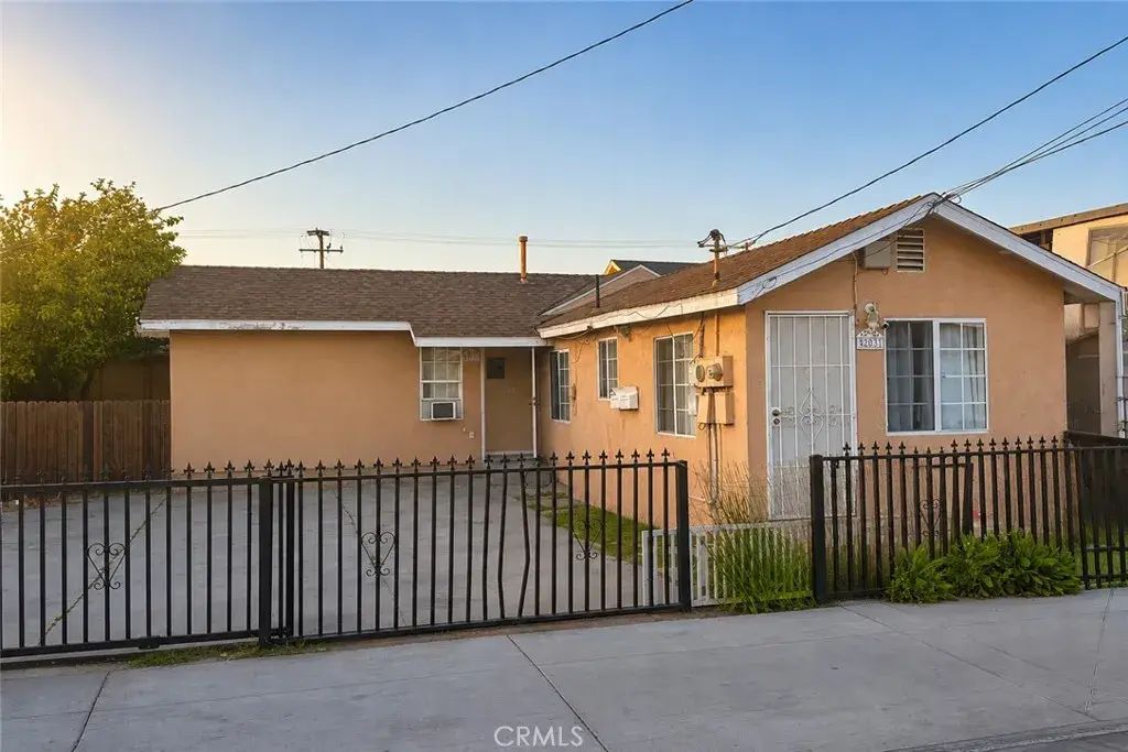 2031 E Spaulding Way, Long Beach
