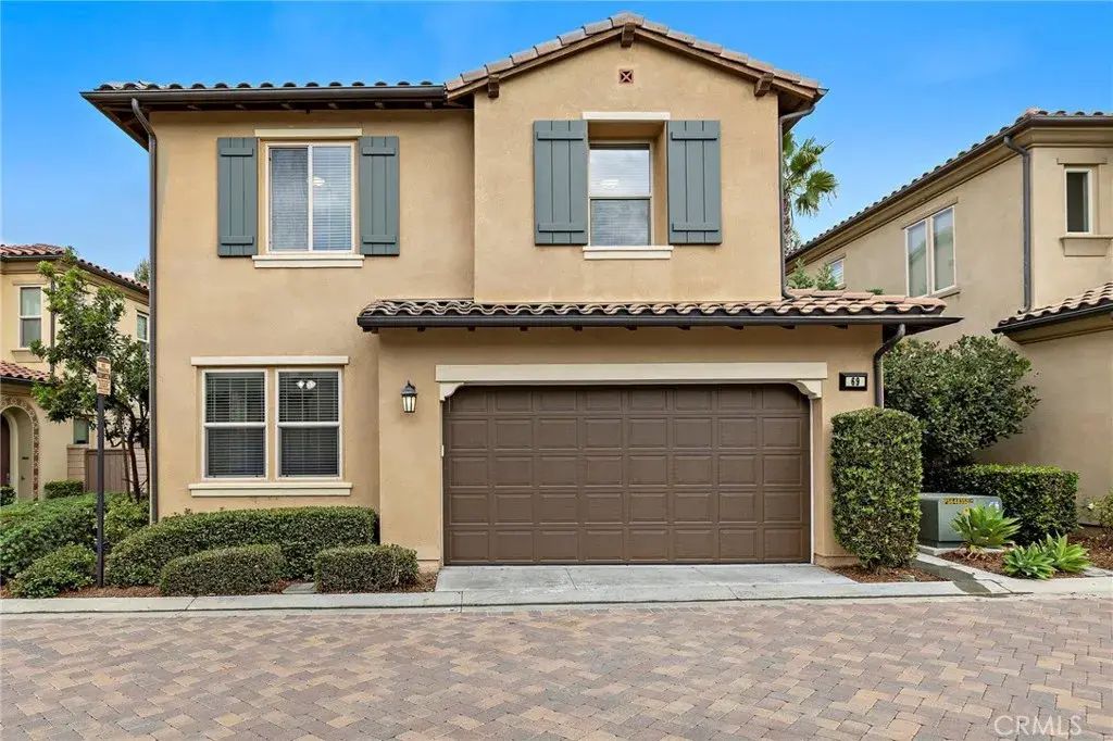 69 Clover, Lake Forest