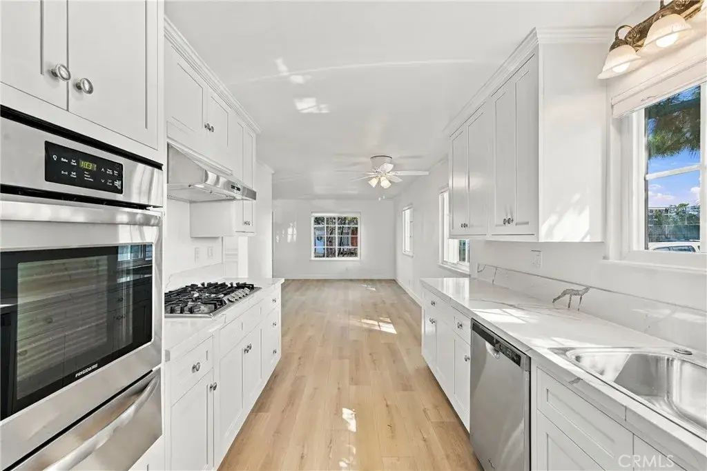 104 Yorktown, Costa Mesa