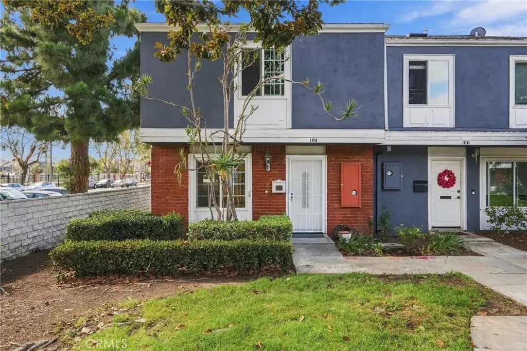 104 Yorktown, Costa Mesa