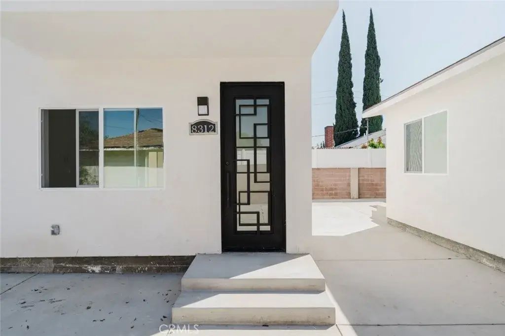 8312 Canterbury Avenue, Sun Valley
