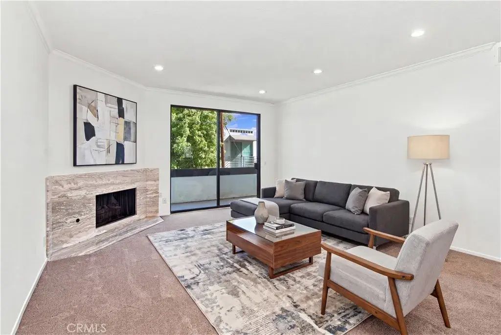 14115 Moorpark, Sherman Oaks
