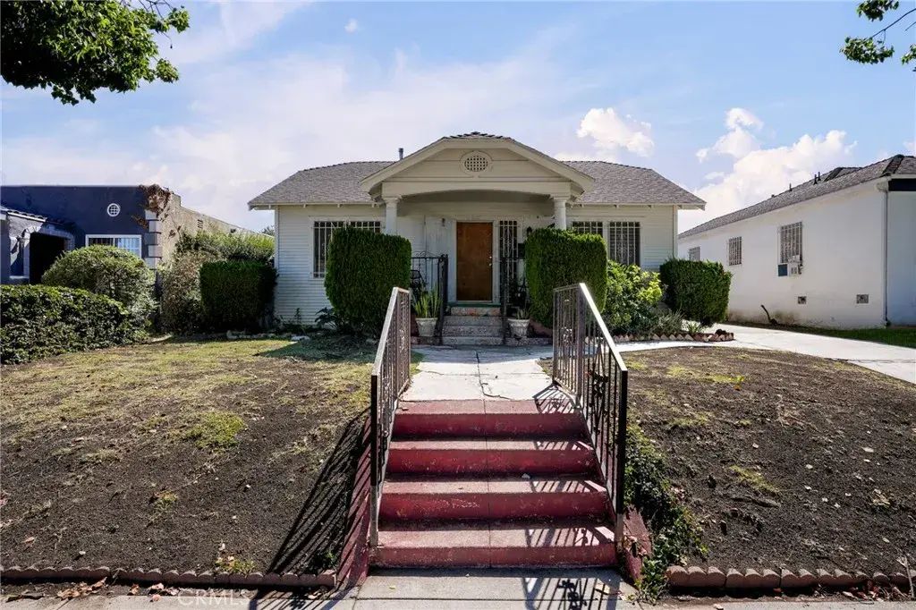 2922 W 74th Street, Los Angeles