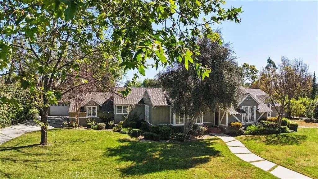 8756 Encino Avenue, Sherwood Forest