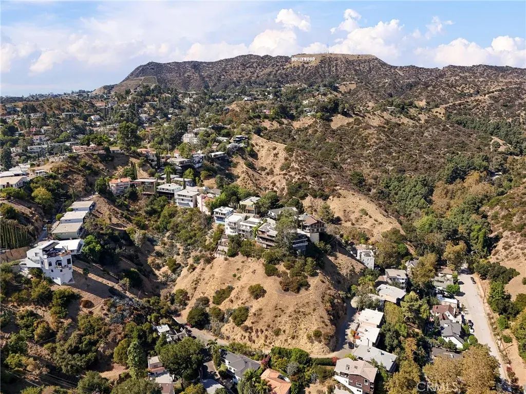 Bronholly, Los Angeles
