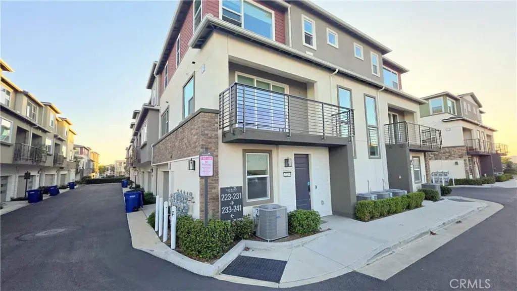 223 Carmona, Lake Forest