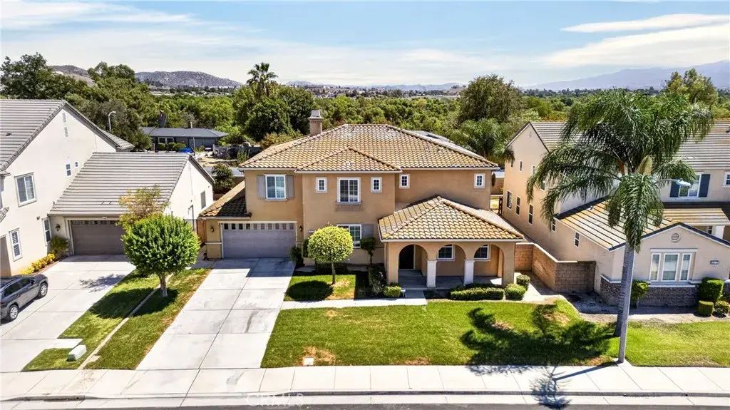 8122 River Bluffs, Eastvale
