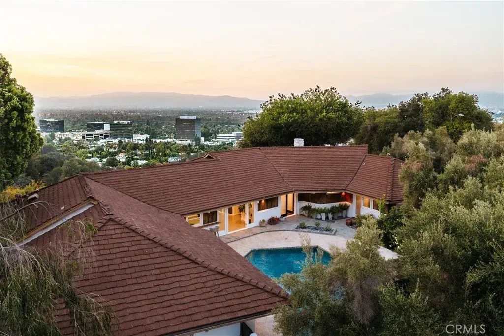 4173 Regal Oak, Encino