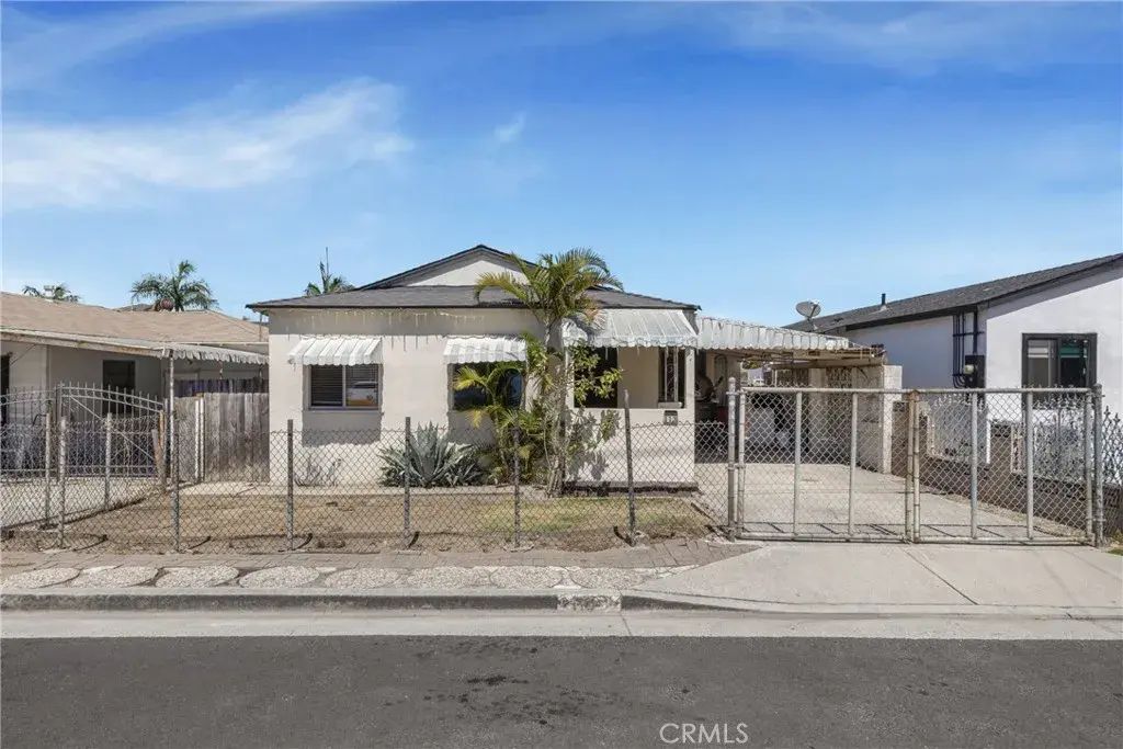 113 E 214th, Carson