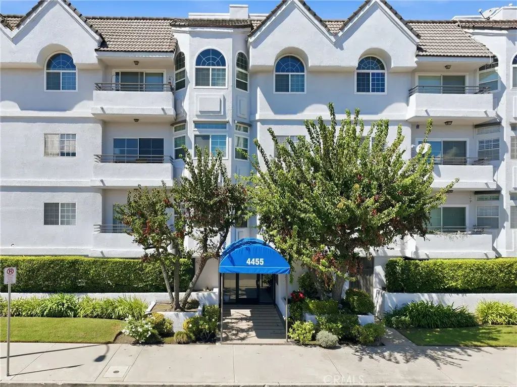 4455 Hazeltine Avenue 208, Sherman Oaks