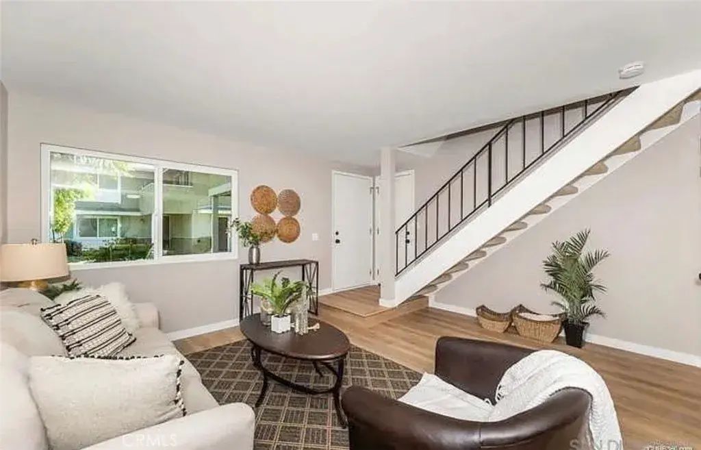 2512 Wanek C, Escondido
