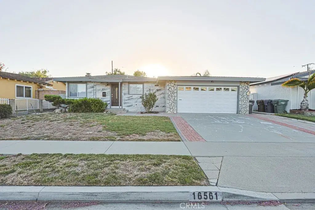 16561 Monroe, Huntington Beach