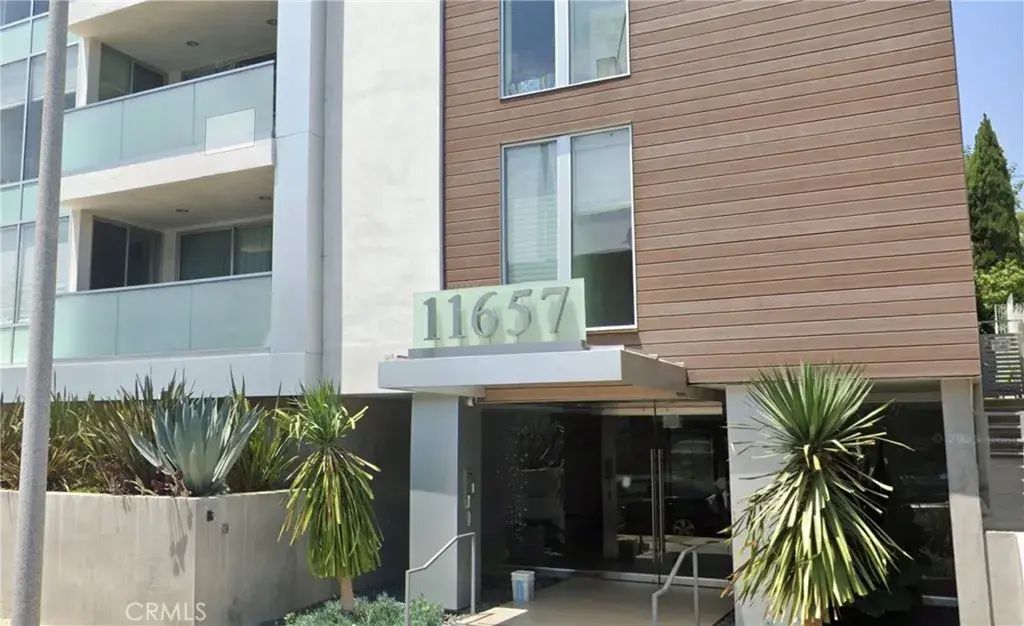 11657 Chenault 305, Los Angeles
