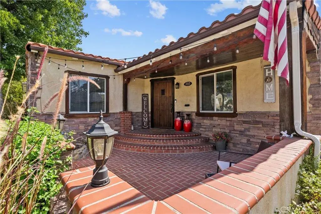 1010 E Santa Anita, Burbank