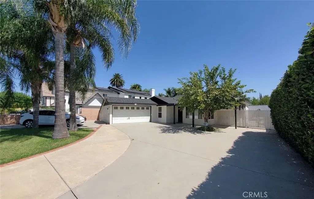 8132 Hatillo, Los Angeles