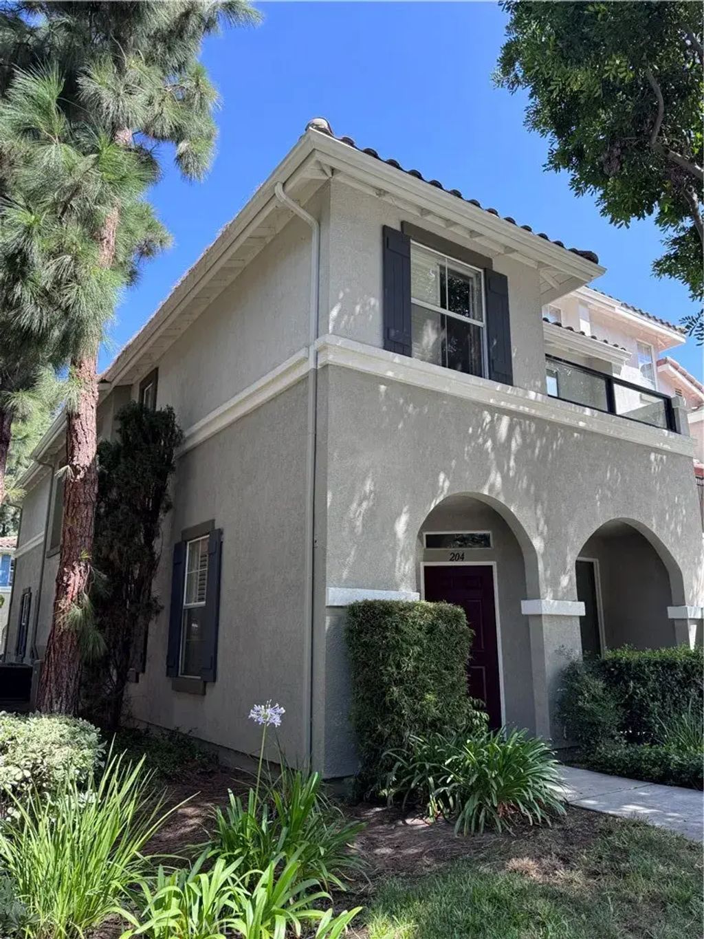 204 Falcon, Irvine