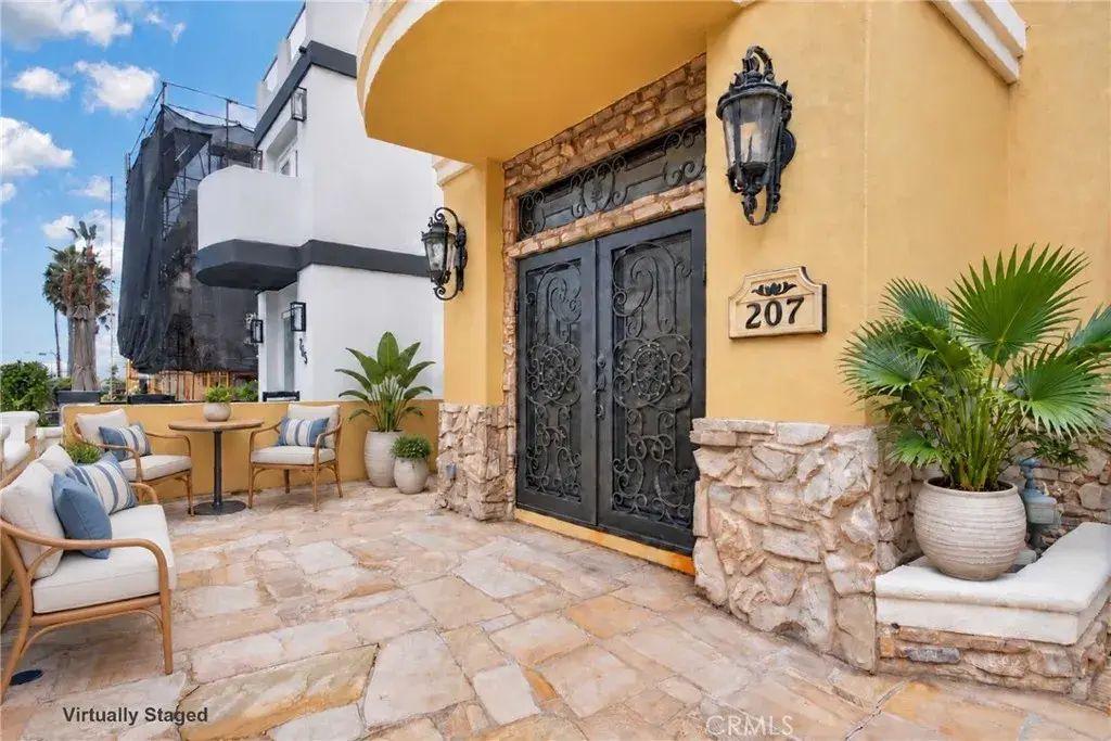 207 18th Street, Huntington Beach