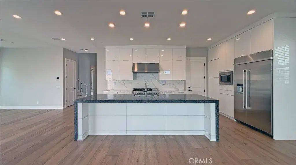 110 Orange Grv, Lake Forest