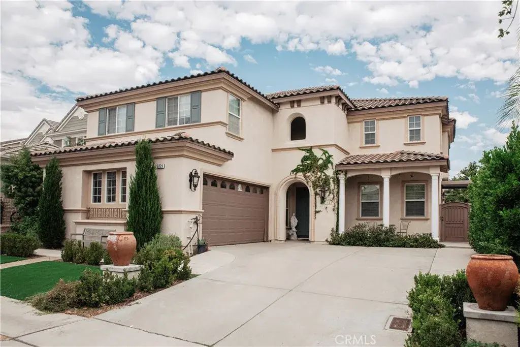 6029 Lily Rock Dr, Fontana