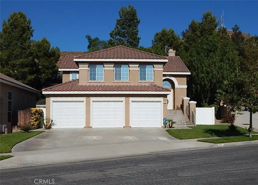 787 Villa Montes, Corona