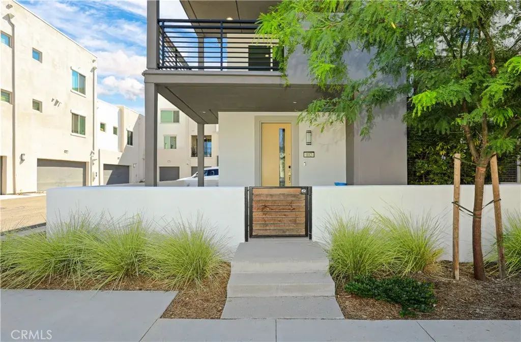 112 Novel, Irvine