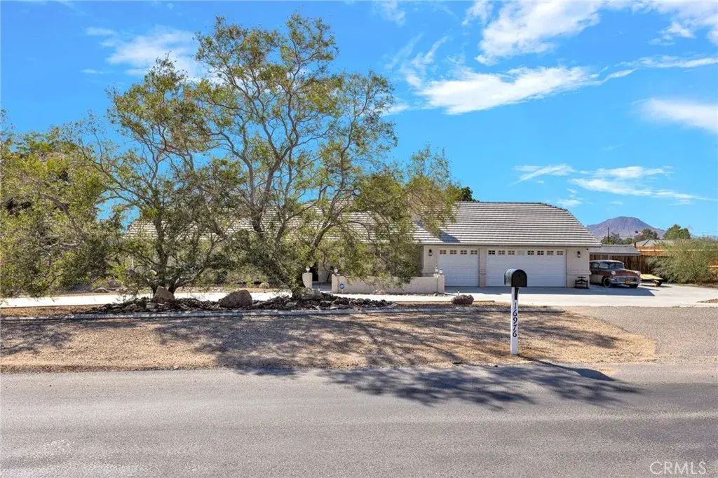 16976 Joshua, Apple Valley
