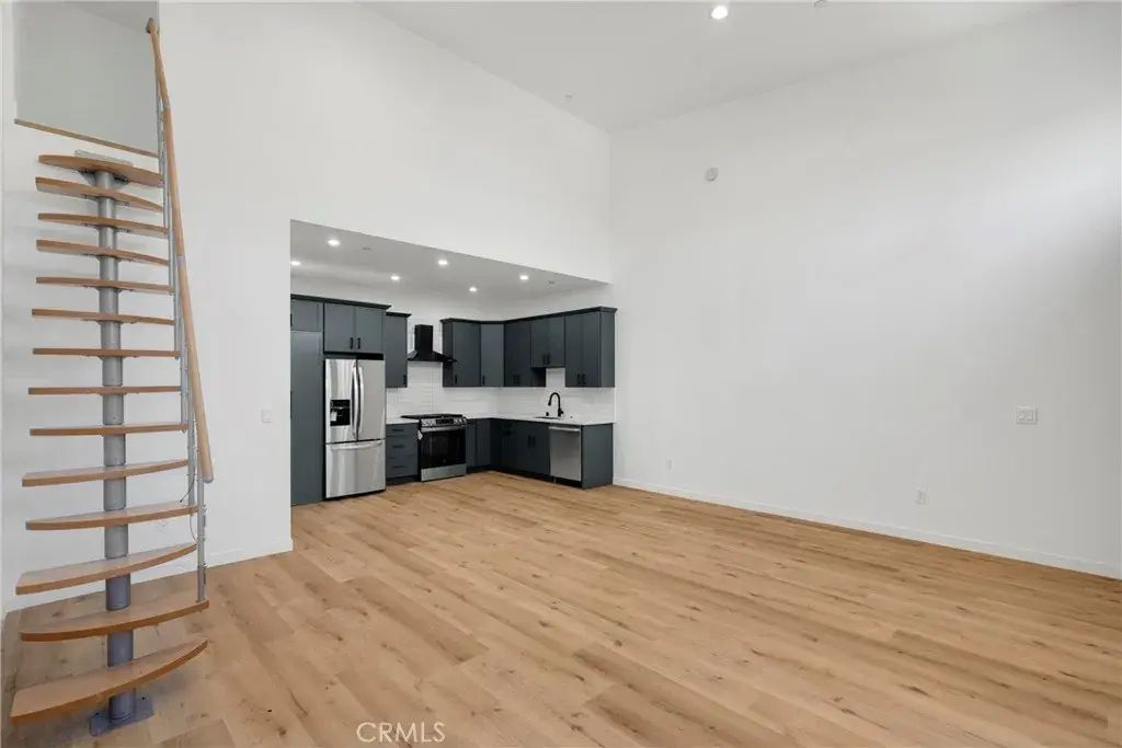 22920 Califa Street B, Woodland Hills