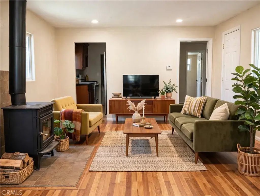 796 N Village, Crestline