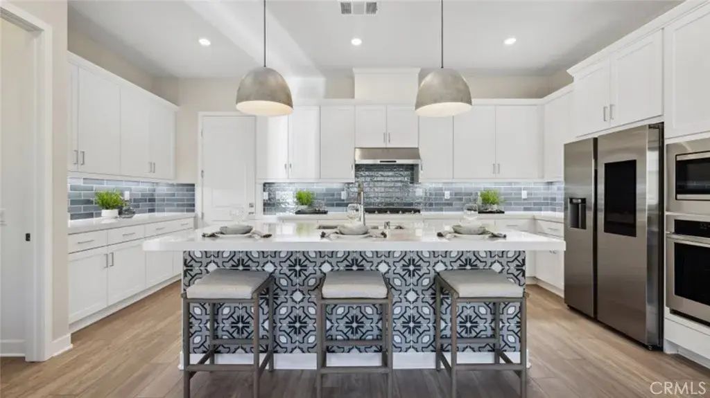 25560 Camino Canoa, Valencia