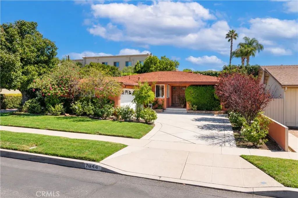 7044 Mammoth Avenue, Van Nuys