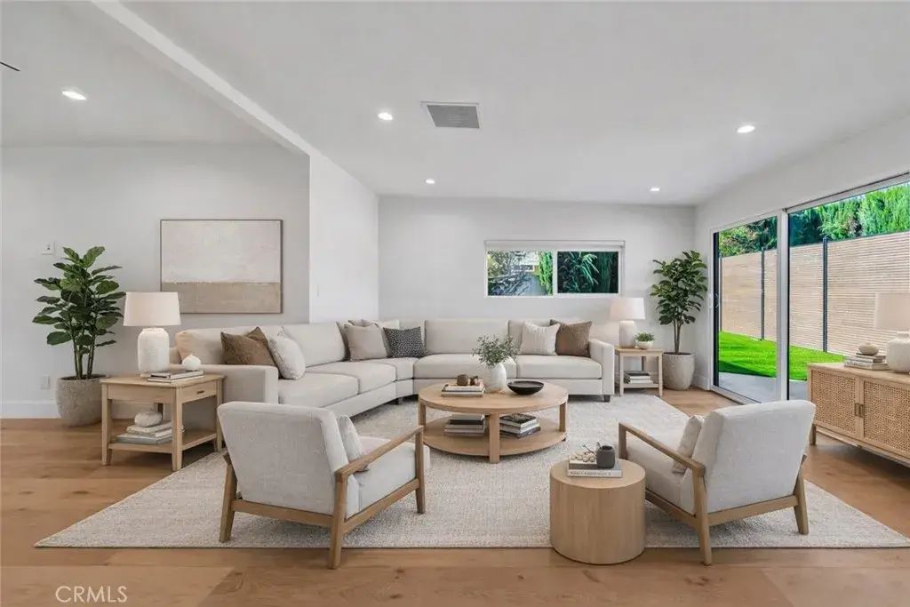 23635 Marylee St, Woodland Hills