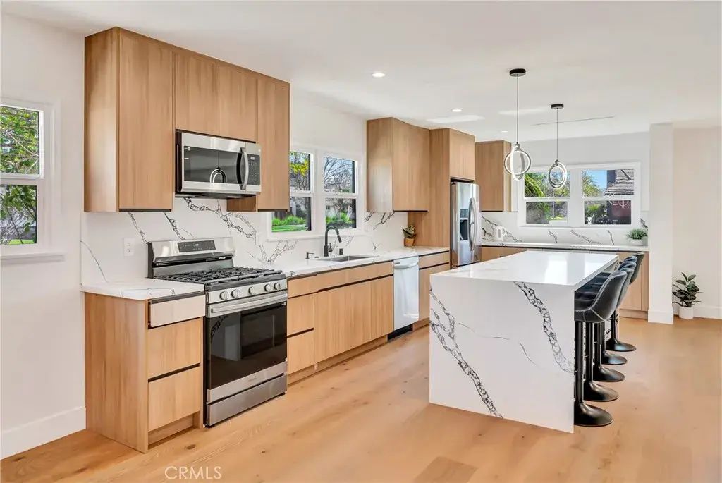 23635 Marylee St, Woodland Hills