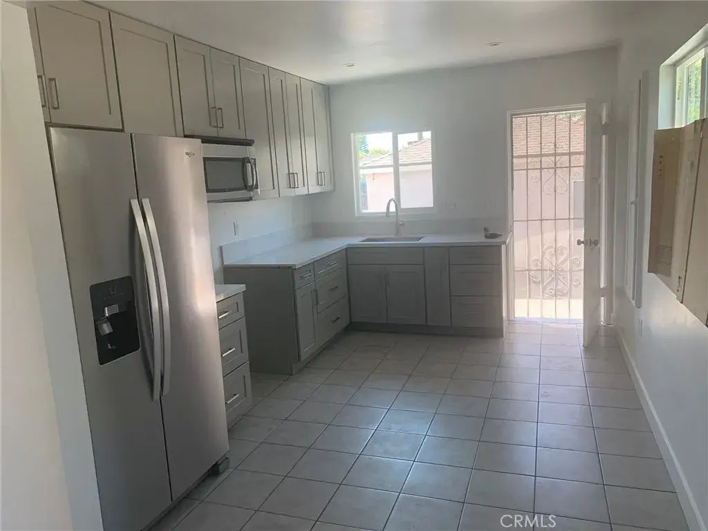 11818 Victory Boulevard, North Hollywood