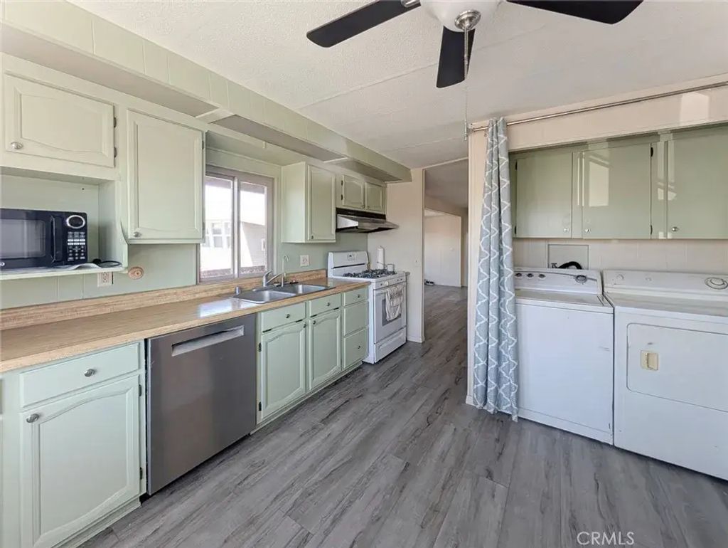 432 S Harbor 143, Santa Ana