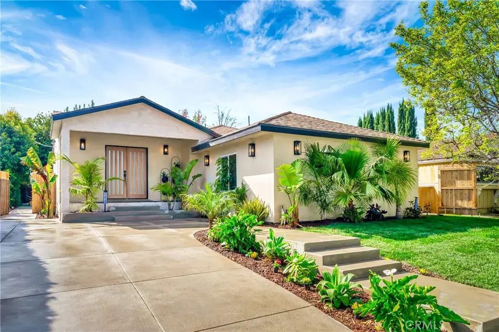 22120 Costanso Street, Woodland Hills