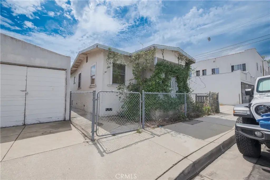 5716 Hubbard, Los Angeles