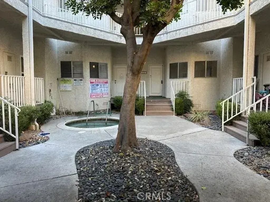 3378 Darby 327, Simi Valley