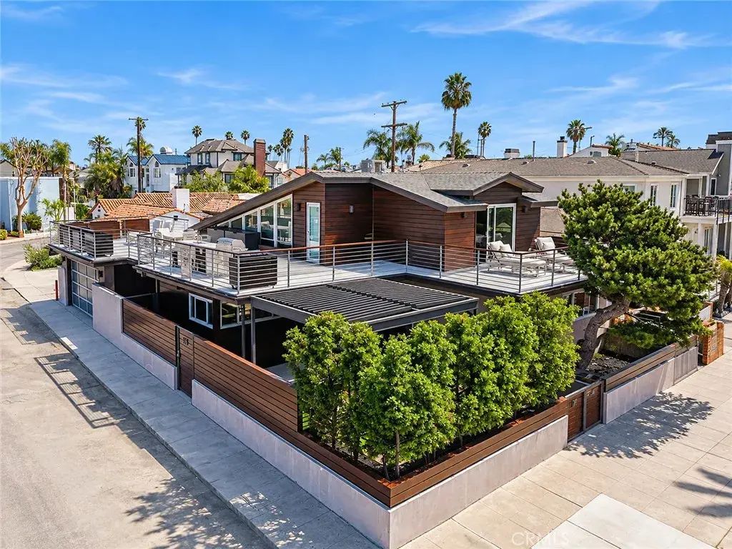 56 The Colonnade, Long Beach